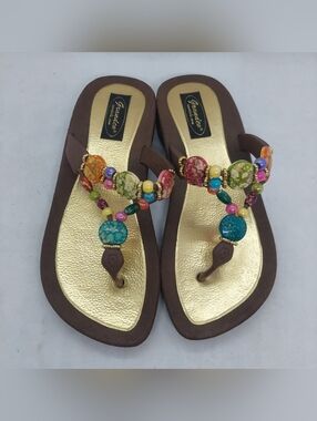 Grandco Sandals Womens Size 7 Multicolored Beads Resort Wear Thong Slip On